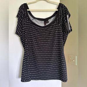 Retro chic 3xl black polka dot top